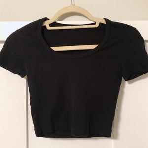Plain short-sleeve crop top